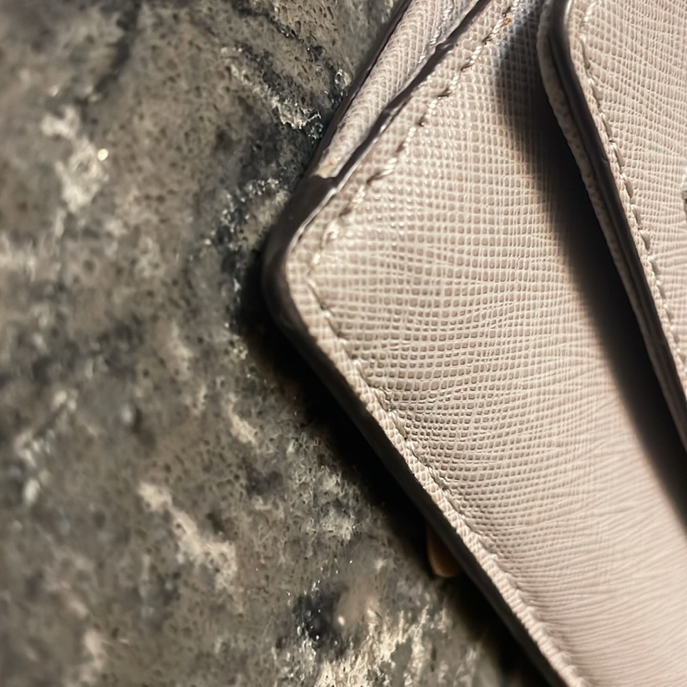 * Michael Kors Compact Wallet - Picture 5 of 13